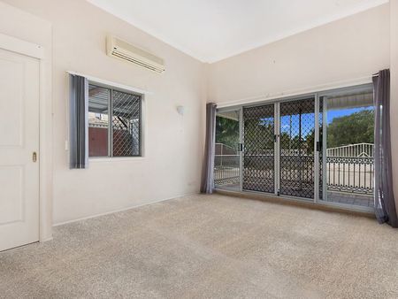 19 Catalina Street, Loganlea QLD 4131 - House For Rent | Domain - Photo 3