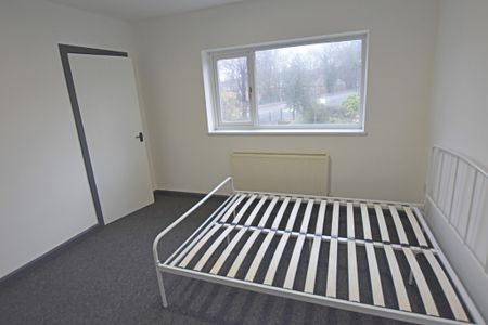 2 Bedroom Mid Terraced House - Photo 3