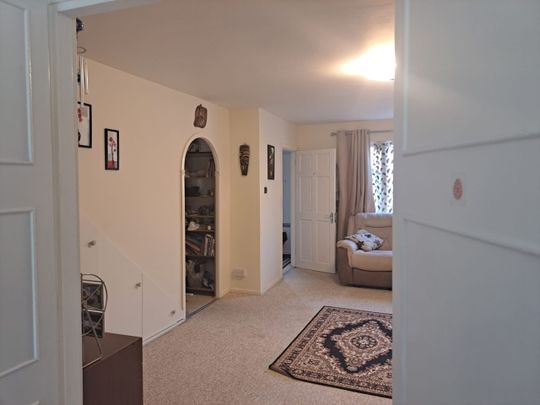 3 Bed Terraced House, Turnpike Link, CR0 - Photo 1