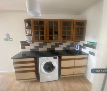 1 bedroom in a house share to rent - Photo 4