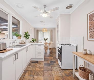 $470 PW - LARGE BLOCK - 3 BEDROOMS - Photo 5