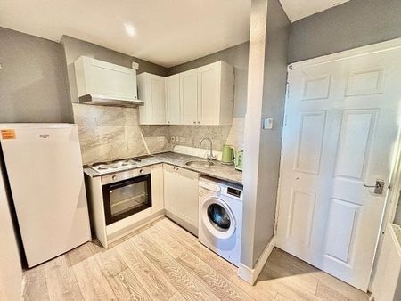 Woodford Road, London, E7, Property for rent - Photo 2