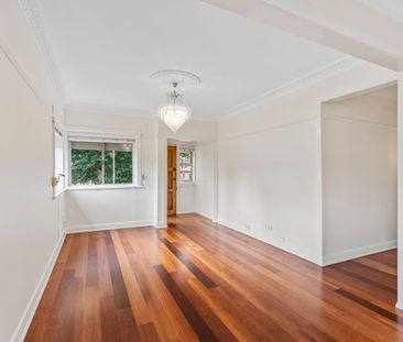 STUNNING 5-BEDROOM HOME FOR RENT - Photo 3