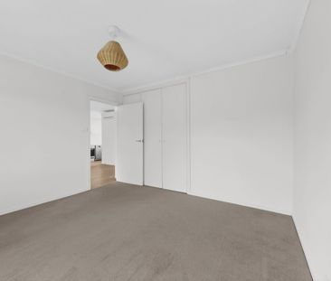 Leafy two bedroom apartment - Photo 5