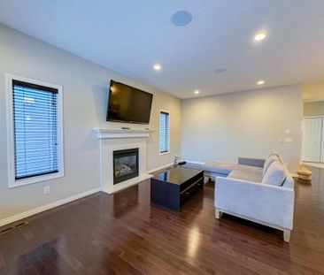 Beautiful Furnished Home With Quartz Kitchen & Fireplace In Sherwood - Photo 5