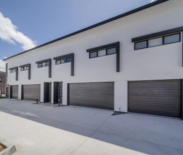 Brand new, beautifully designed townhouse! - Photo 4