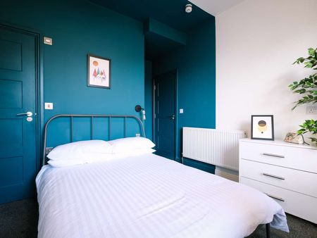 Outstanding 6 Bedroom home located on Bowerham Room 4 - Photo 5