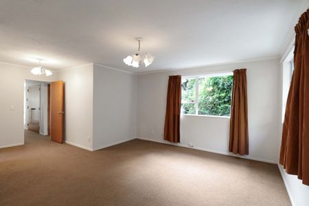 Family Living in Ngaio - Photo 2