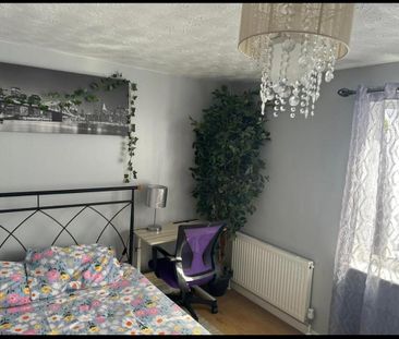 1 bedroom in a house share to rent - Photo 3