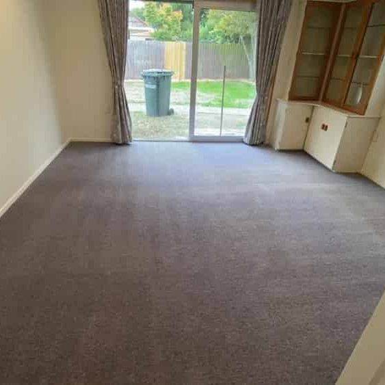 Five Bedroom House for Rent in Lincoln - Photo 1