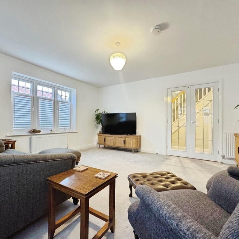 4 bedroom detached house to rent - Photo 1