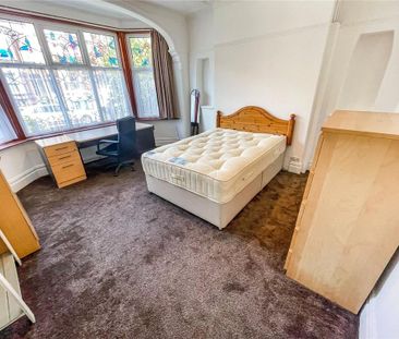 5 bedroom semi-detached house to rent - Photo 4