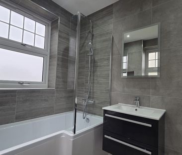 Aysgarth, Berkshire, RG12 - Photo 2