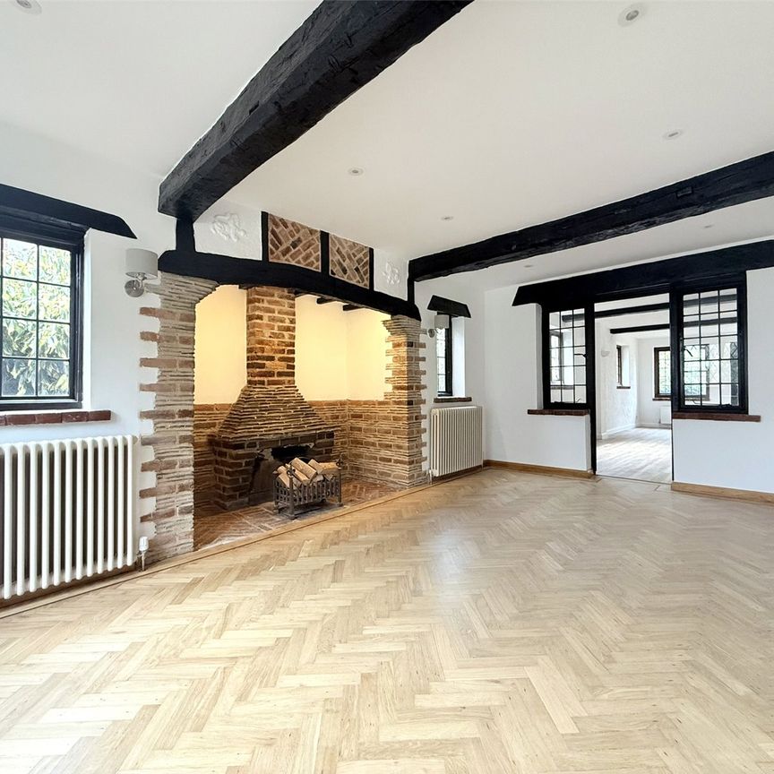 Brookmans Avenue, Brookmans Park - Photo 1