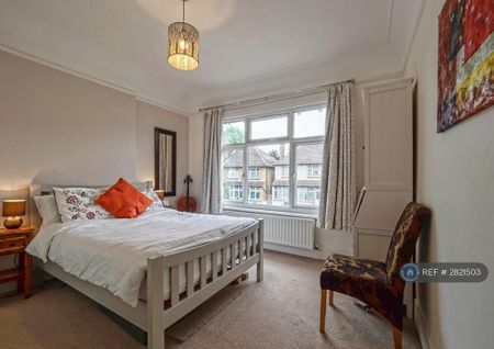 3 bedroom flat to rent - Photo 3