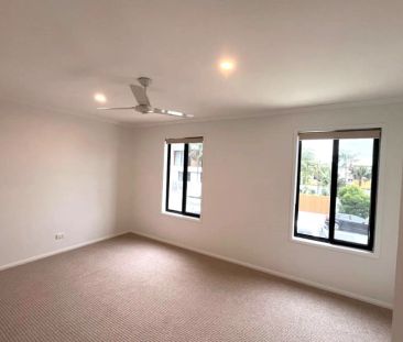 2/12 Lavarack Road, Mermaid Beach. - Photo 3