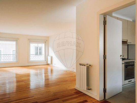 2 room luxury Flat for rent in Misericórdia, Lisbon - Photo 1