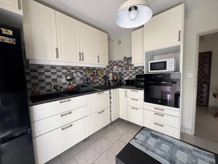 Location Appartement 3 pièces 70m² TOULON 83000 - Photo 3