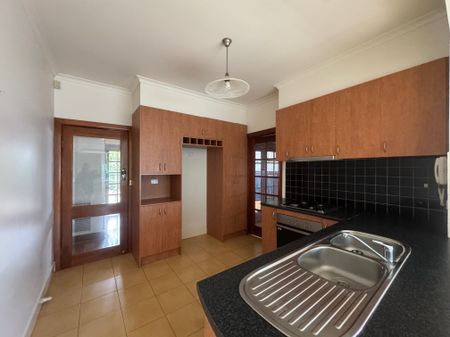 34 Hoffmans Road, Essendon VIC 3040 - House For Rent | Domain - Photo 4