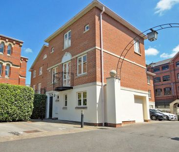 A 3 Bedroom House in Chelsea Square GL50 3RG - Photo 3