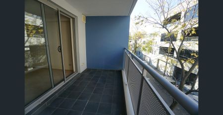 Handy locale with leafy outlook - Photo 3