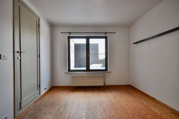 Gezellig ruim appartement met terras in het centrum van Berchem - Photo 1