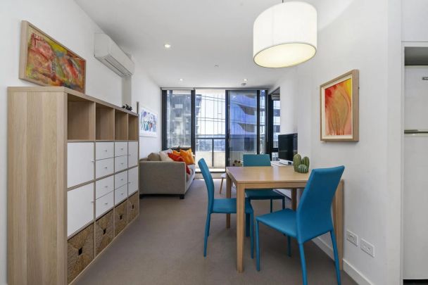 Resort-Style Living in the Heart of South Yarra – Light-Filled unfurnished 1 Bed Apartment with Parking - Photo 1