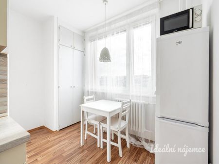 Pronájem bytu 2+1 61 m2 - Fotografie 3