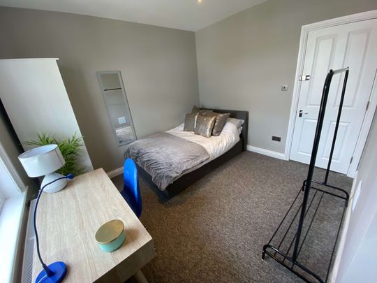 Joyful House Share in Brighton Room 5 - Photo 1