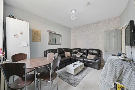 4 bedroom terraced house to rent - Photo 2