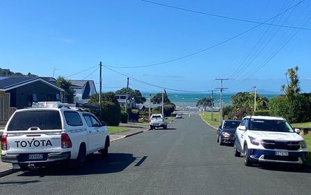 Coastal Living - Short Walk to Matakatia Bay Beach - Photo 5