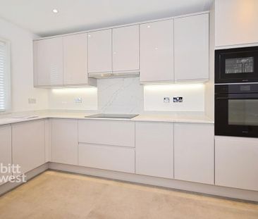 4 bedroom end of terrace house to rent - Photo 6