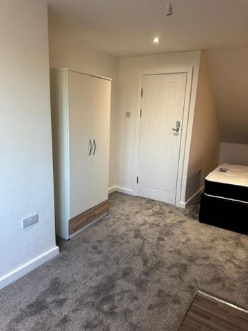 6 bedroom end of terrace house to rent - Photo 3