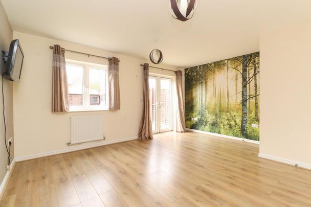 3 bedroom end of terrace house to rent - Photo 1