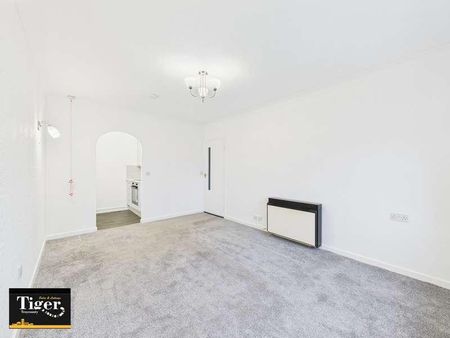 Whitegate Drive, Blackpool, FY3 - Photo 3