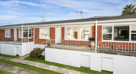 MILFORD 2 BEDROOM CUTIE WITH VIEWS - Photo 2