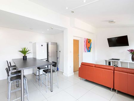 Your Home away from Home Room 6 - Photo 3