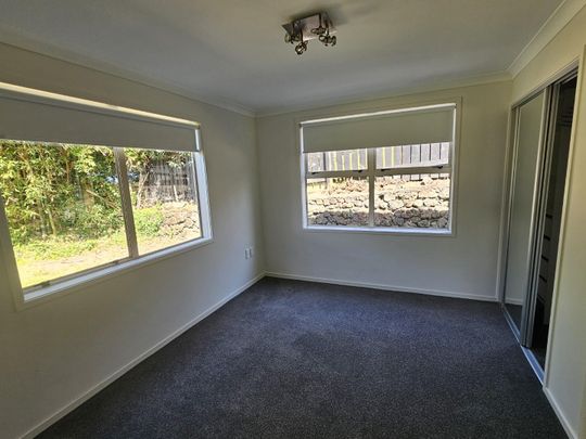 Property Management41C Pohutukawa Avenue, Red Beach - Unit for Rent - Photo 1