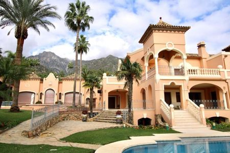 Luxury Villa for rent in The Golden Mile, Spain - Photo 3