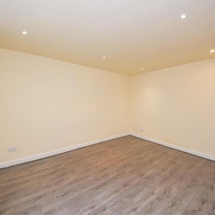 4 bedroom terraced house to rent - Photo 1