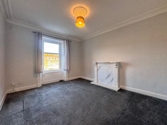 4 bedroom flat to rent - Photo 1