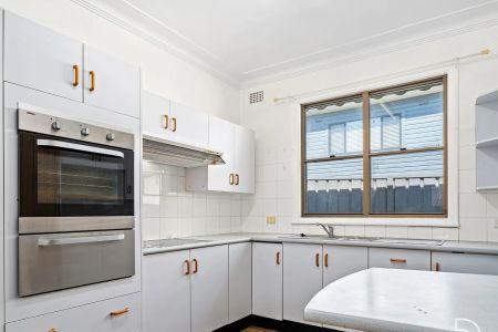 Live in comfort while relishing the picturesque beauty of Lake Macquarie - Photo 4