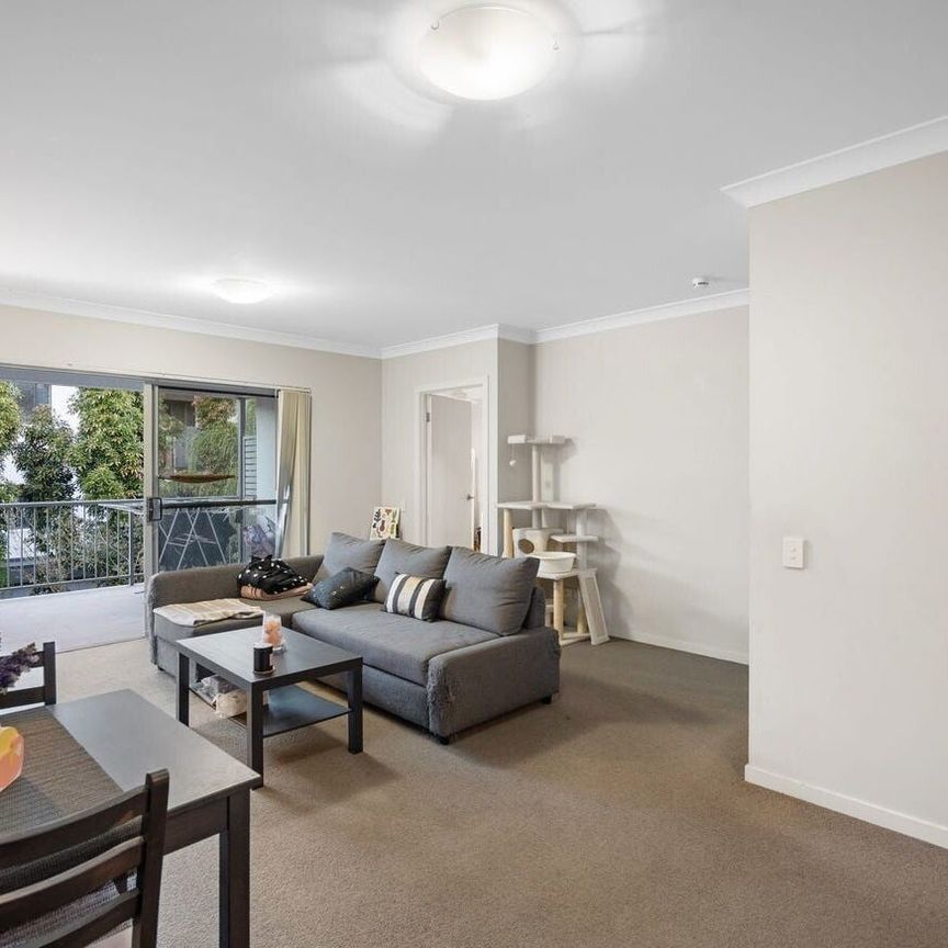 Greenslopes - Photo 1