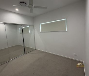 Four bedroom double storey townhouse in Gated Community - Photo 5