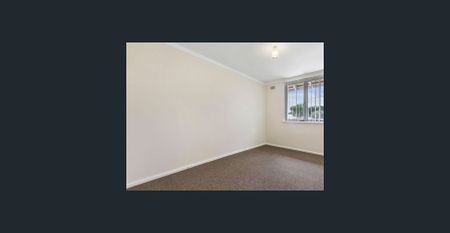 Comfortable living on a quiet street! - Photo 2