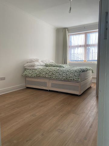2 Bed Flat, Tanner St, IG11 - Photo 3