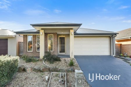 Prime Location, Perfect Family Living! - Photo 2