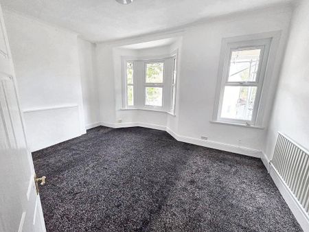 4 bedroom semi-detached house to rent - Photo 5