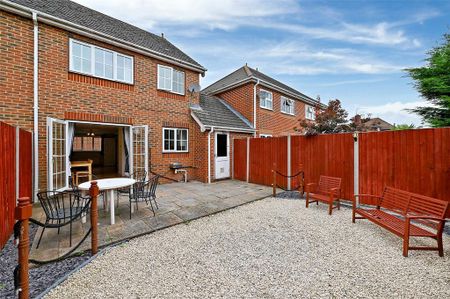 3 bedroom semi-detached house to rent - Photo 5