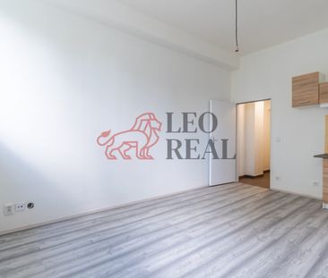 Pronájem bytu 1+kk a garsoniéry 35 m², Strašice - Photo 3
